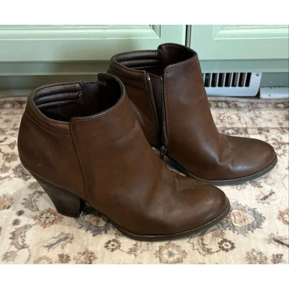 MIA Womens Ankle Booties Side Zipper Leather Boots Cuban Heel Brown Size 9